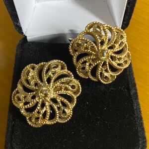 Vintage Sarah Coventry Gold Tone Filigree Clip-On Earrings | Signed | 1960s–70s
